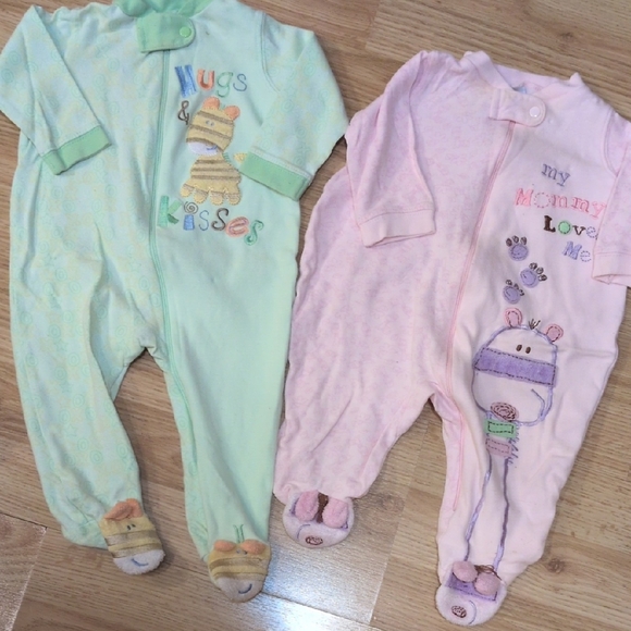 4 Adorable Kids Bodysuits in Pink and Green. - Picture 4 of 15